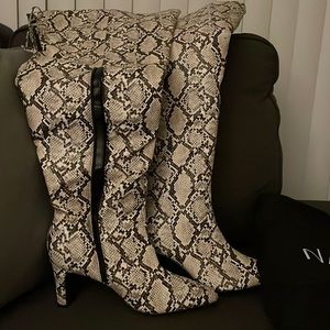 Size 10 women’s boots over the knee, wide leg